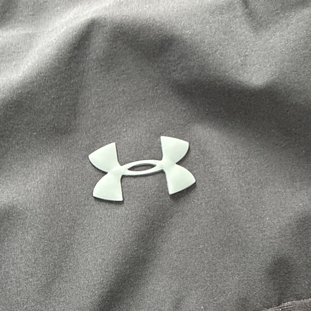Under Armour black men’s zip front vest.  Front pockets. Size XL fitted. - Picture 3 of 9